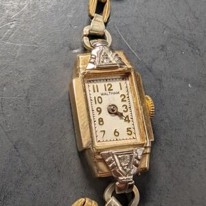 Vintage Waltham lady Art Deco wristwatch 14K solid gold case Avon Watch Case Co